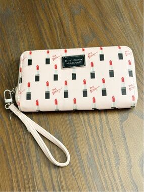 Betsey Johnson Lipstick Print Wristlet Wallet — Pink